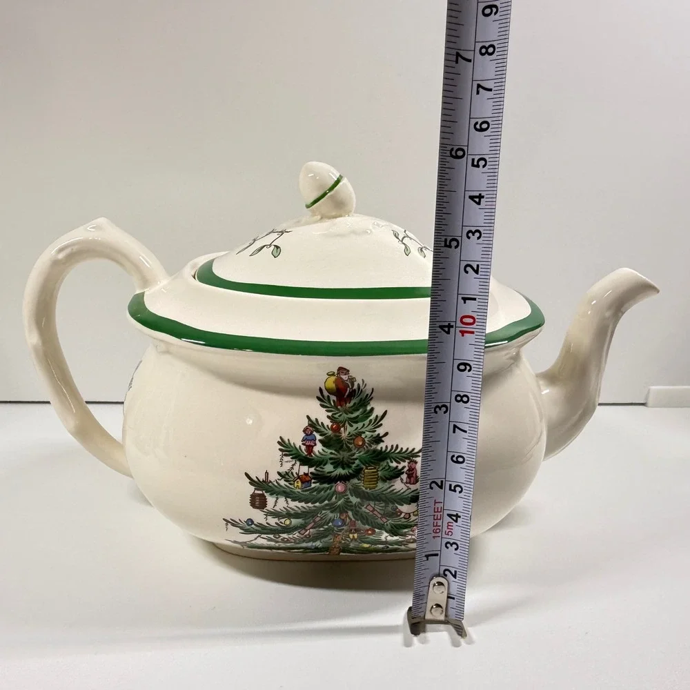 Spode features finish touch